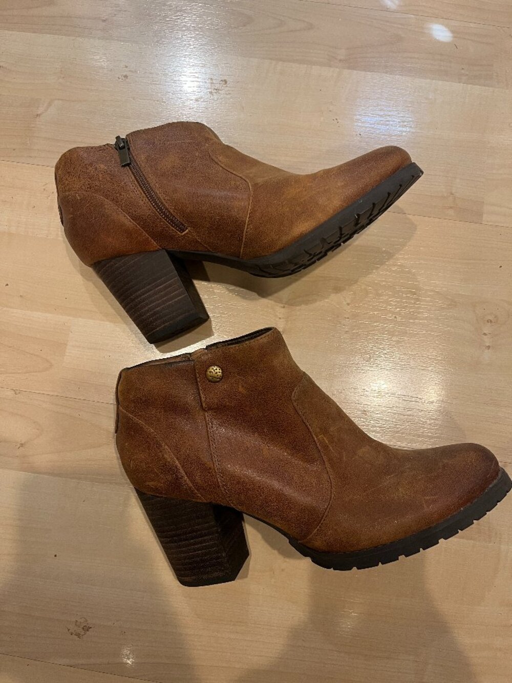 Clarks Women's Mission Philby heeled ankle boot 9M - brown/tan